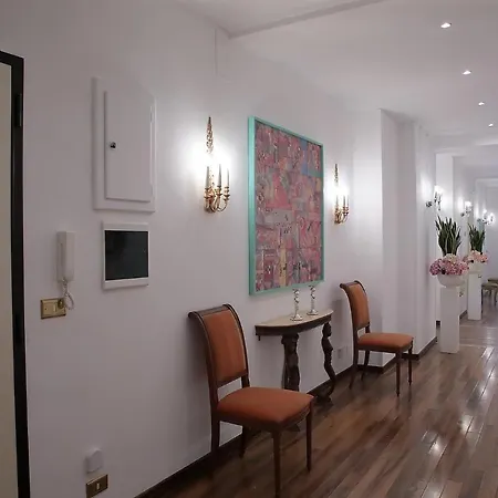 Savoia International_lt_bari Stazione Gasthof